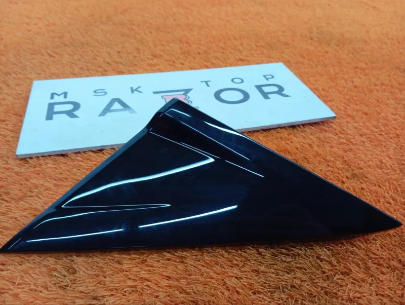 Уголок двери