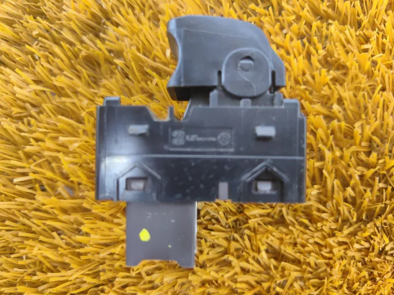 Кнопка стеклоподъемника