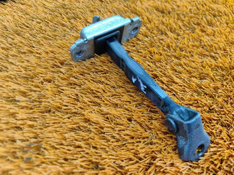 Ограничитель двери