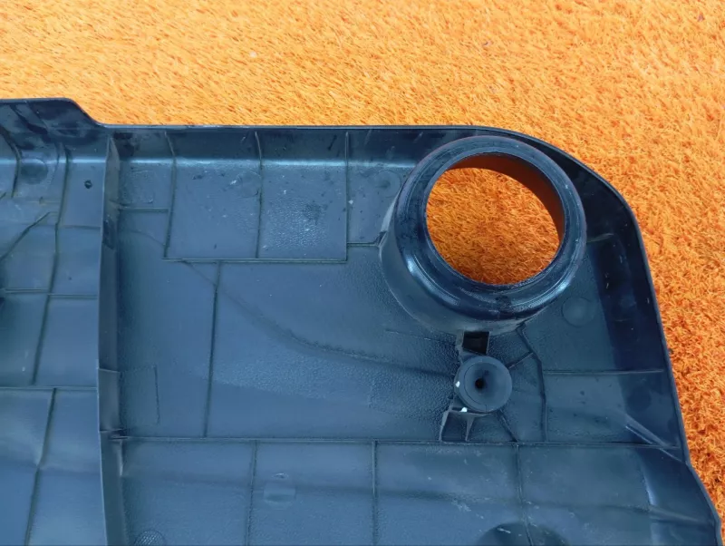 Декоративная крышка двигателя