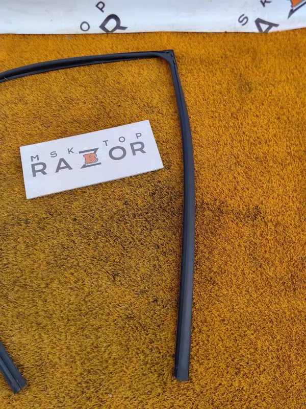 Уплотнитель стекла двери