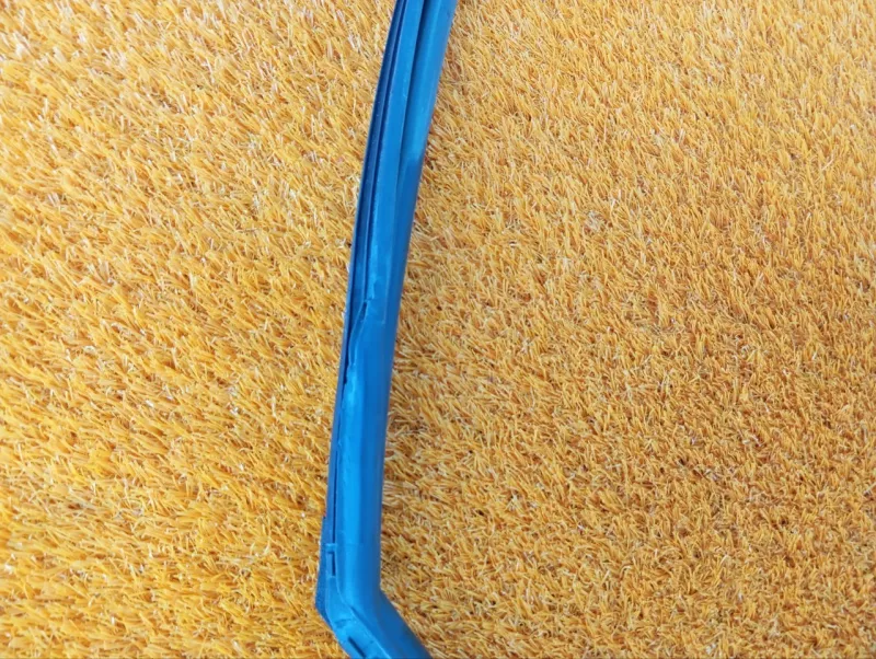 Уплотнитель стекла двери