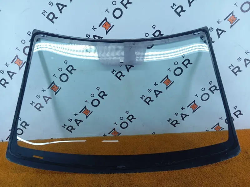 Стекло лобовое