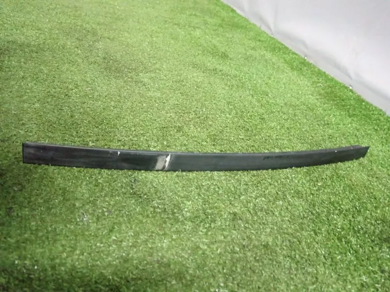 Направляющая стекла двери