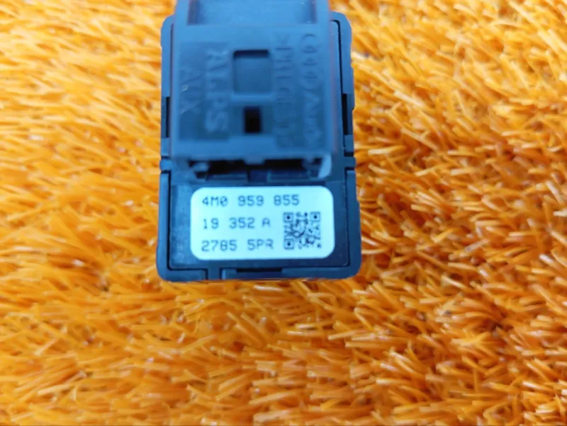 Кнопка стеклоподъемника