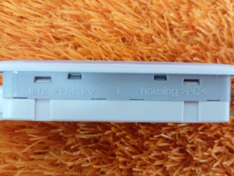 Плафон подсветки салона