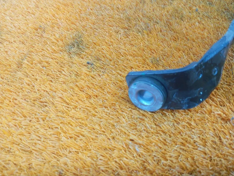 Крепление топливного бака