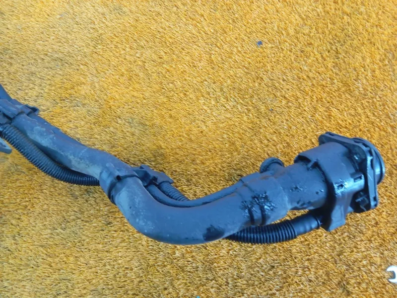 Горловина топливного бака