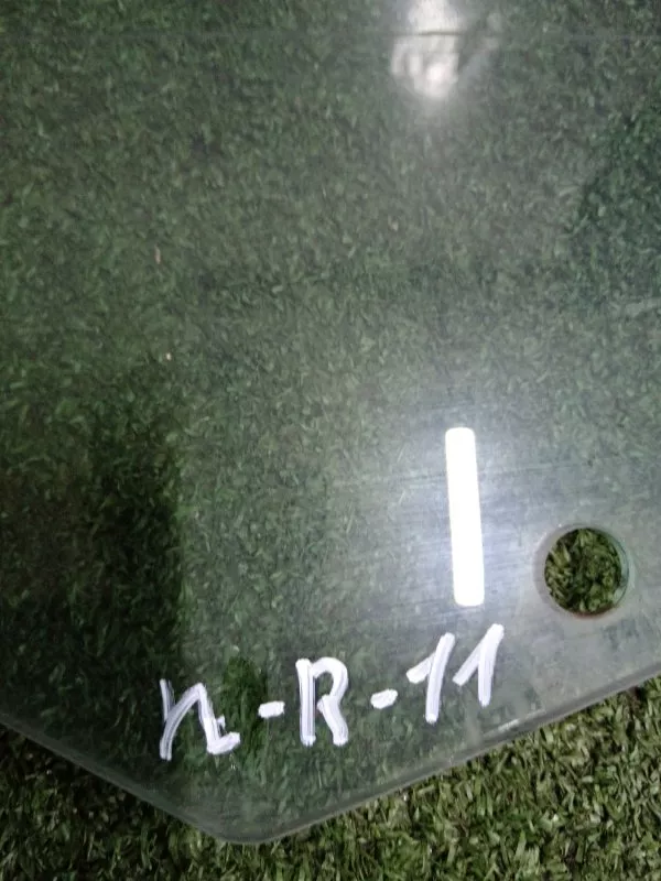 Стекло двери BMW 5-Series 2010 51337182110 F10, переднее правое