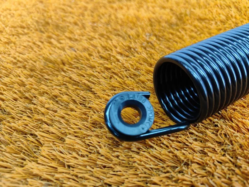 Пружина крышки багажника