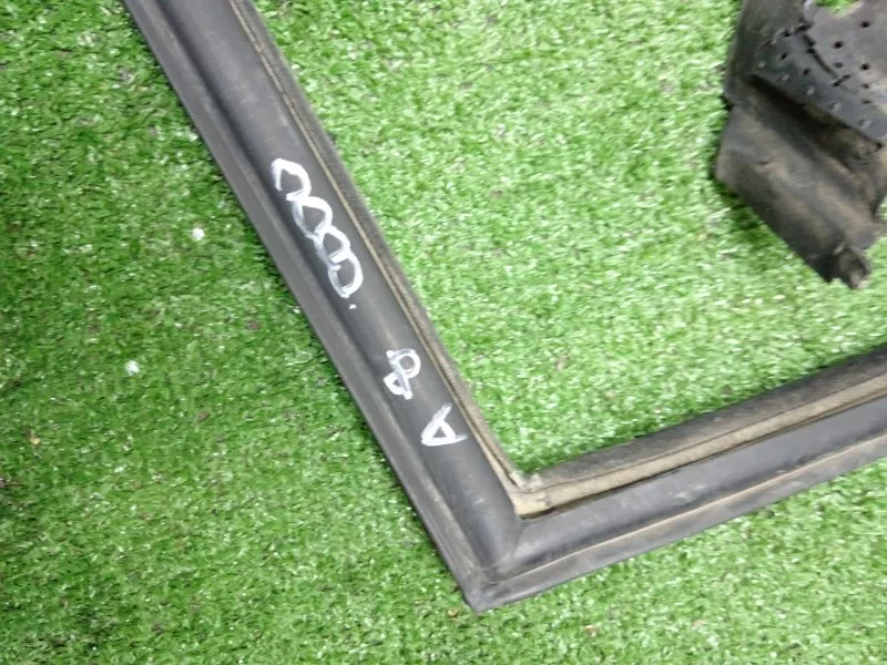 Уплотнитель стекла двери