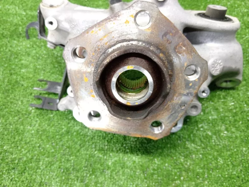 Кулак поворотный