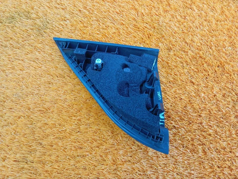 Уголок двери