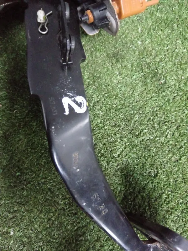 Педаль тормоза