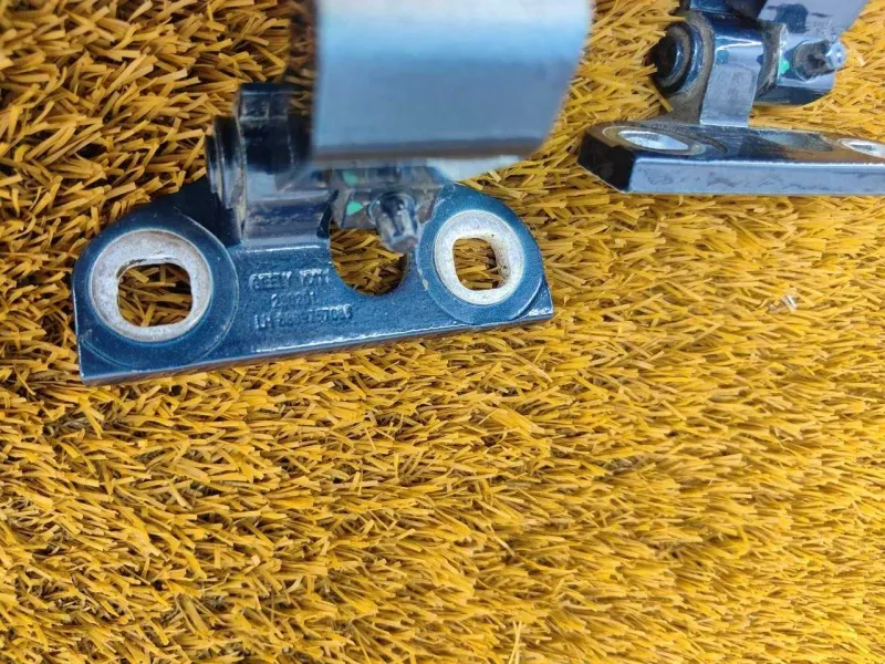 Петля двери