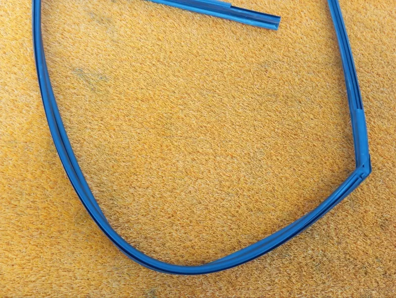 Уплотнитель стекла двери