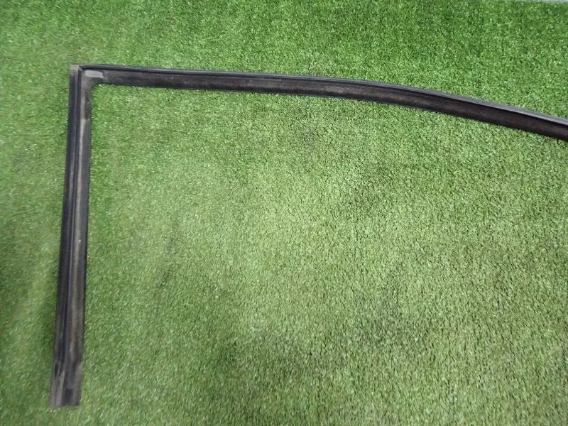 Уплотнитель стекла двери