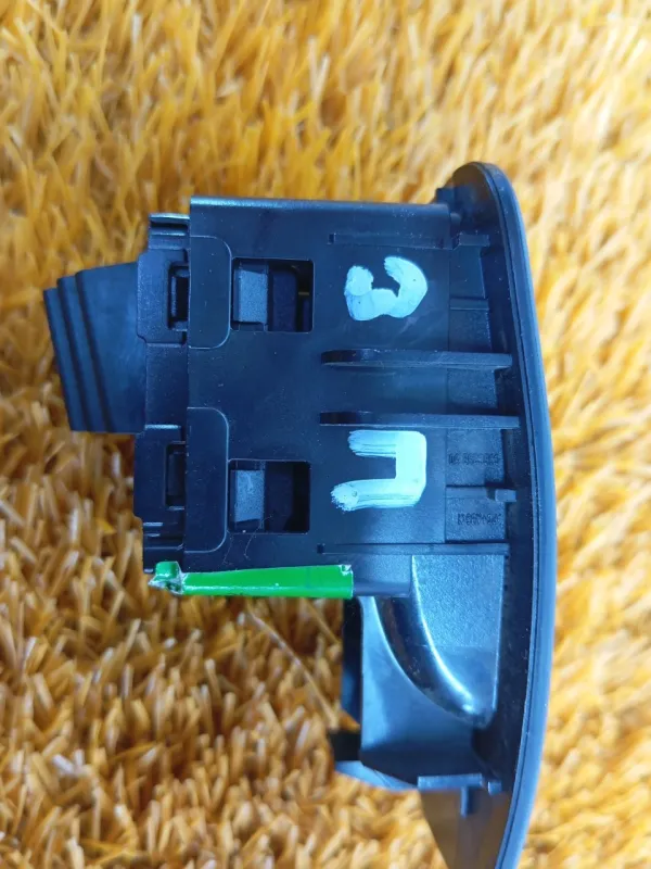 Кнопка стеклоподъемника