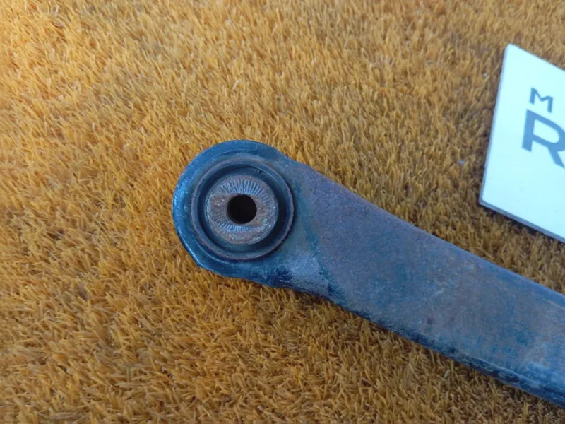 Рычаг подвески нижний