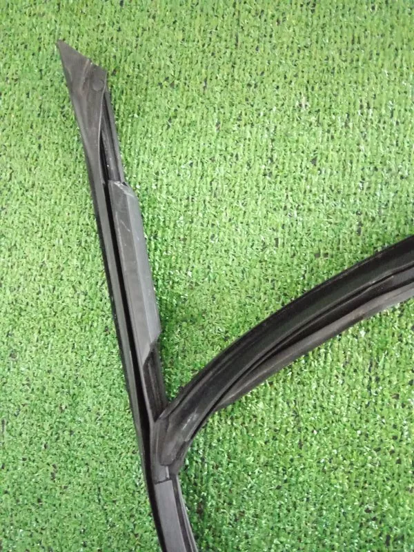 Уплотнитель стекла двери