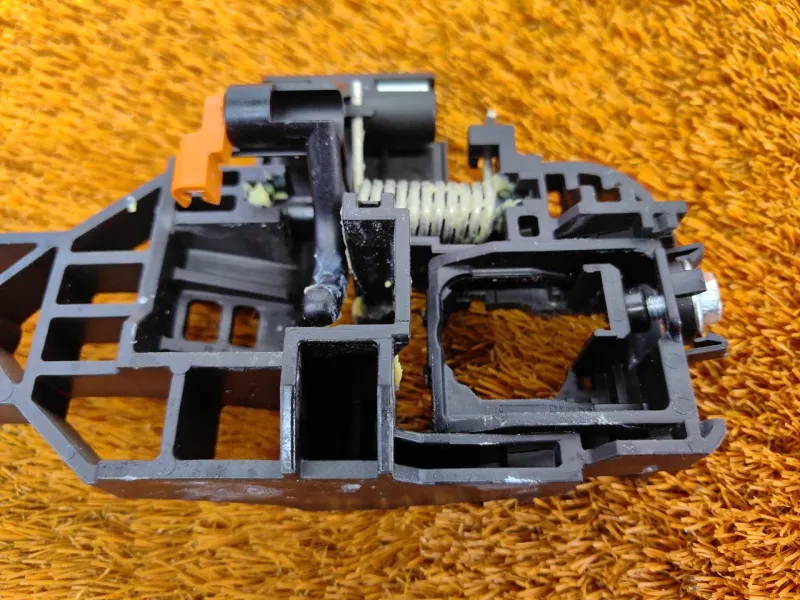 Кронштейн ручки двери