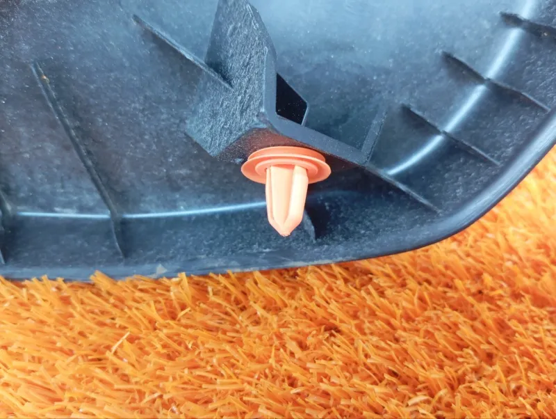 Обшивка крышки багажника