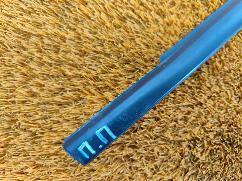 Уплотнитель стекла двери