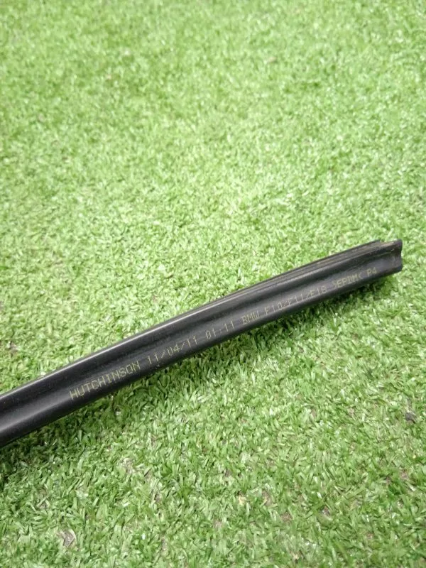 Уплотнитель стекла двери