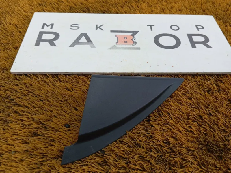 Уголок двери