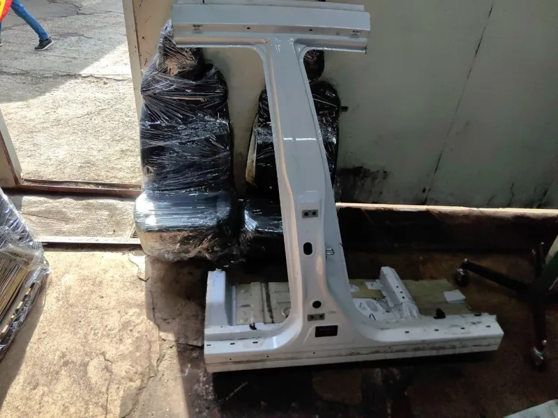 Порог с центральной стойкой