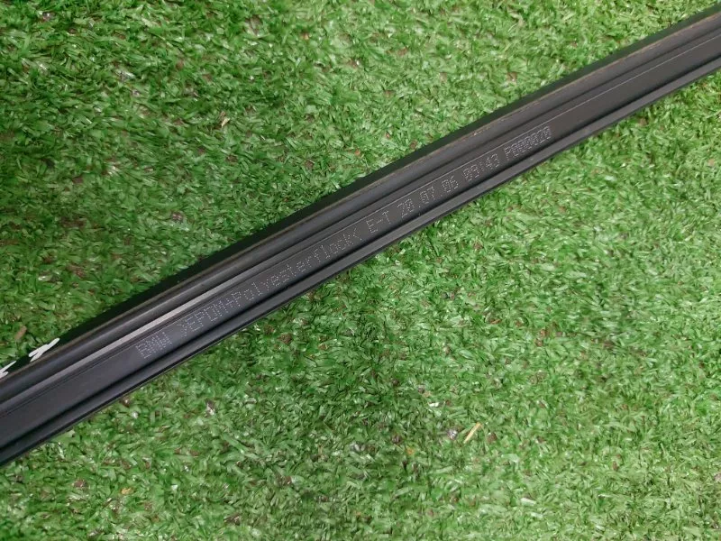 Уплотнитель стекла двери