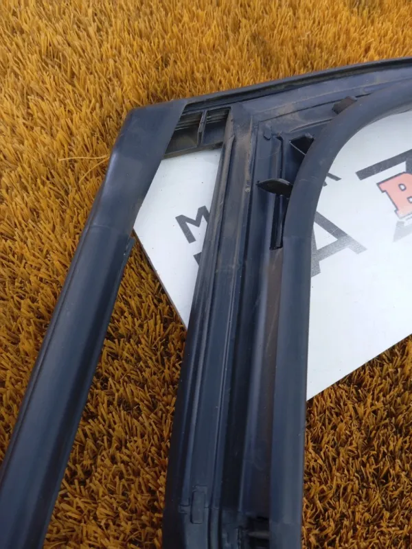 Уплотнитель стекла двери