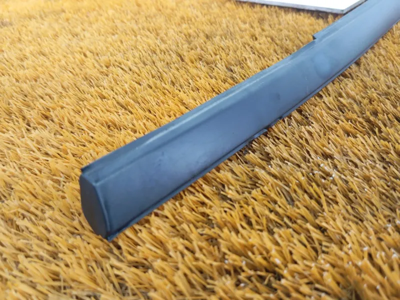 Уплотнитель стекла двери