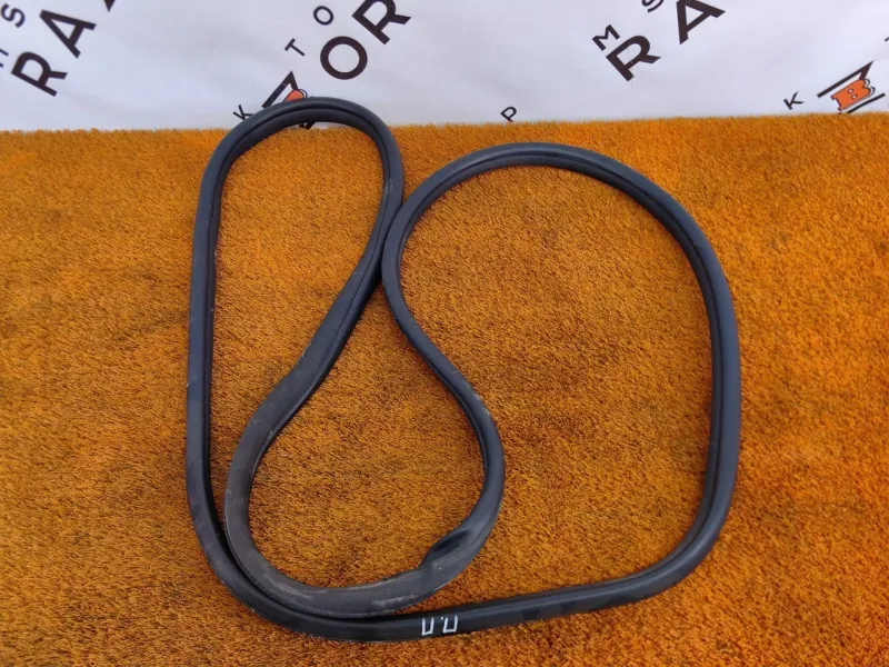 Уплотнитель проема двери