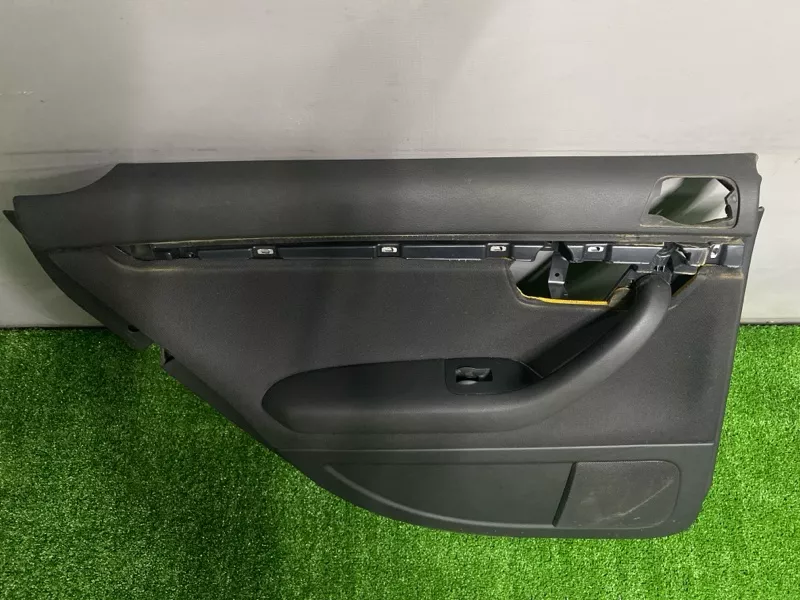 Обшивка двери Audi A4 2006 8E0867305 B7, задняя левая