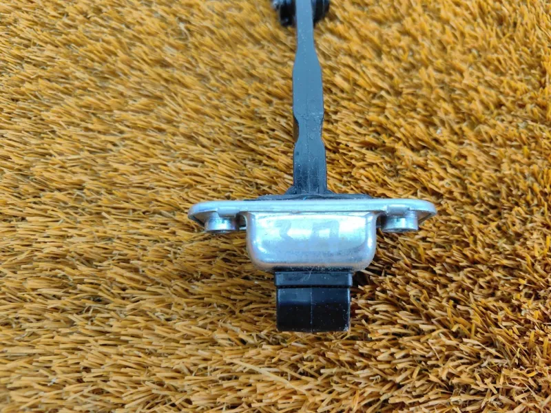 Ограничитель двери