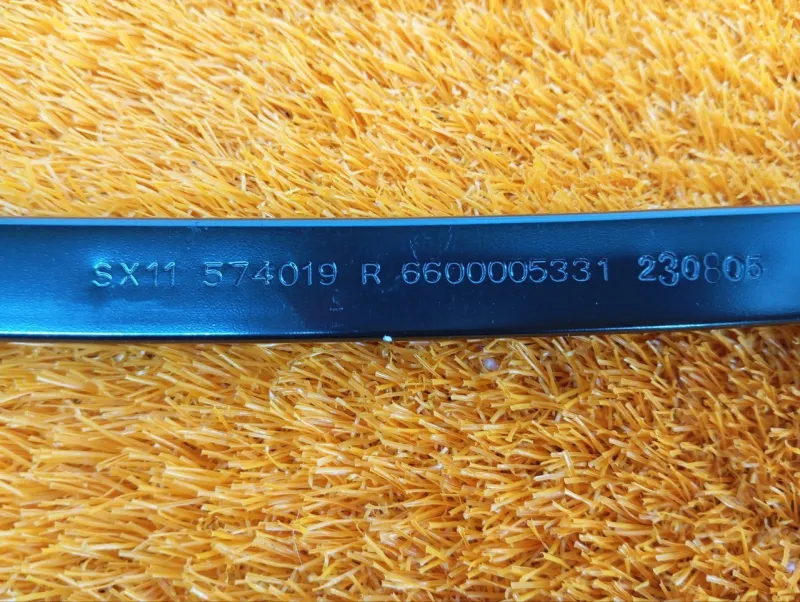 Направляющая стекла двери