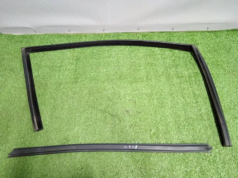 Уплотнитель стекла двери