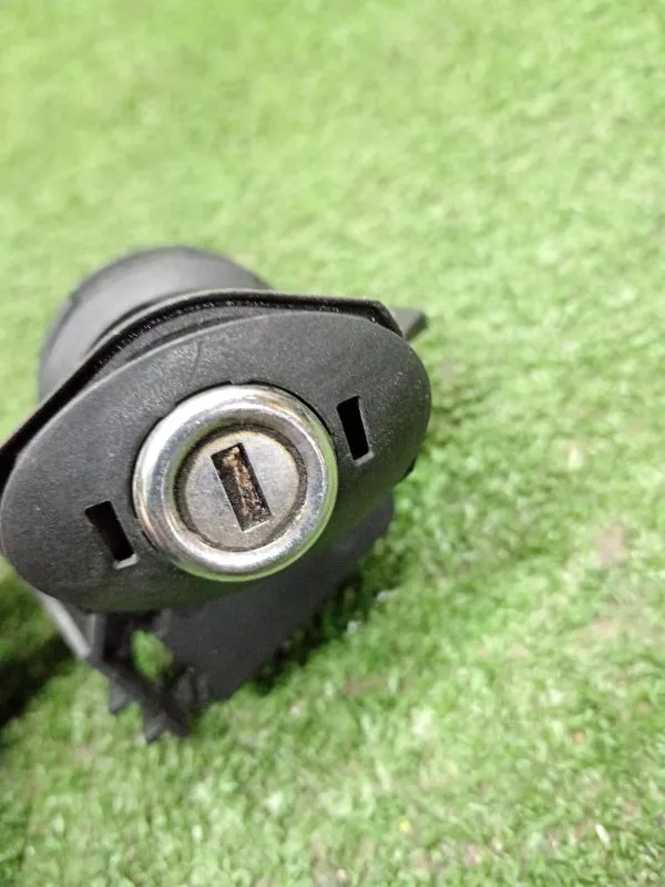 Личинка замка багажника