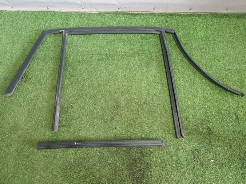 Уплотнитель стекла двери