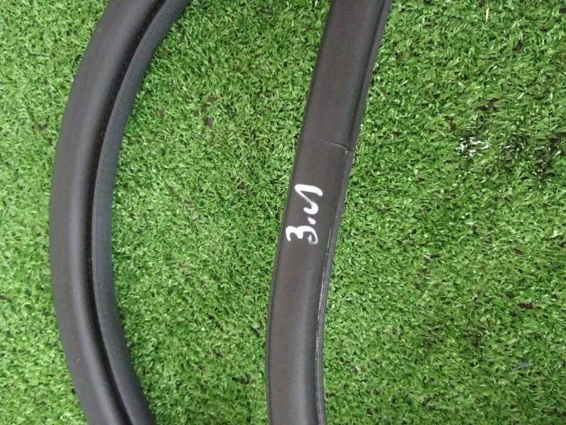 Уплотнитель проема двери