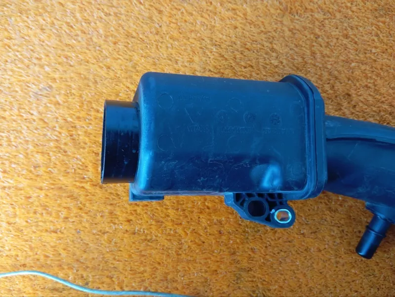 Патрубок воздушного фильтра