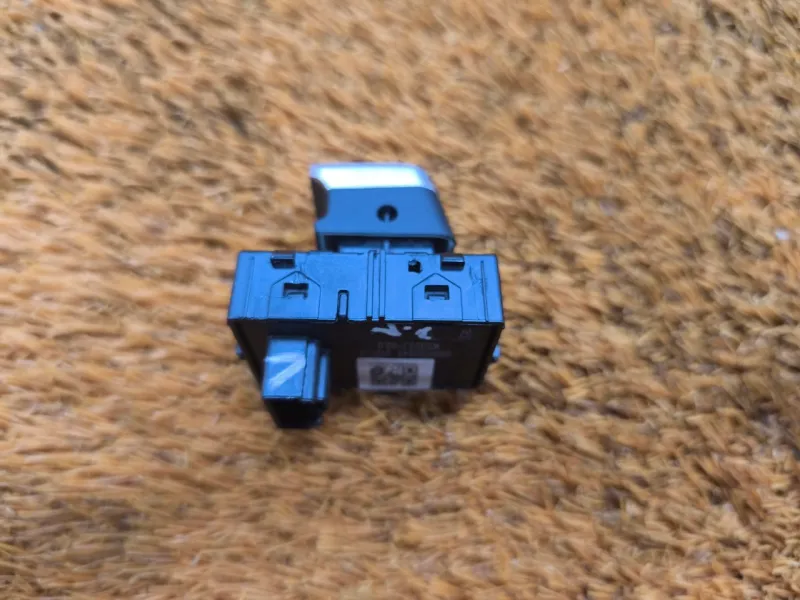 Кнопка стеклоподъемника