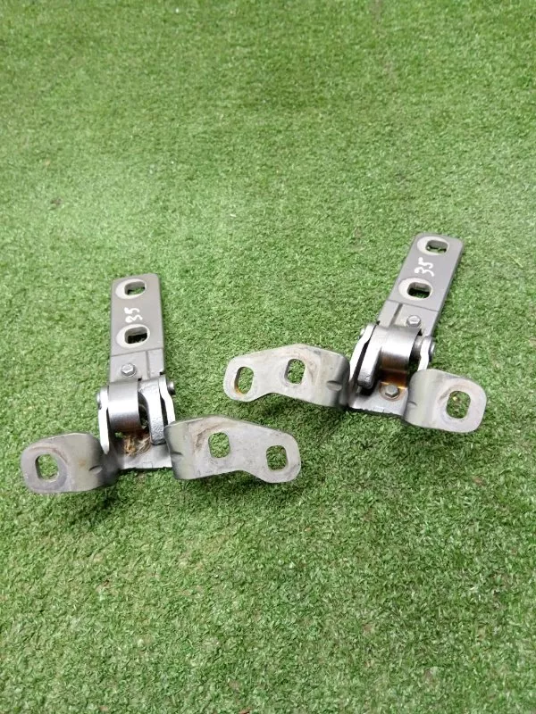 Петля двери багажника