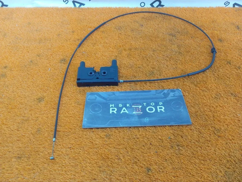 Замок капота