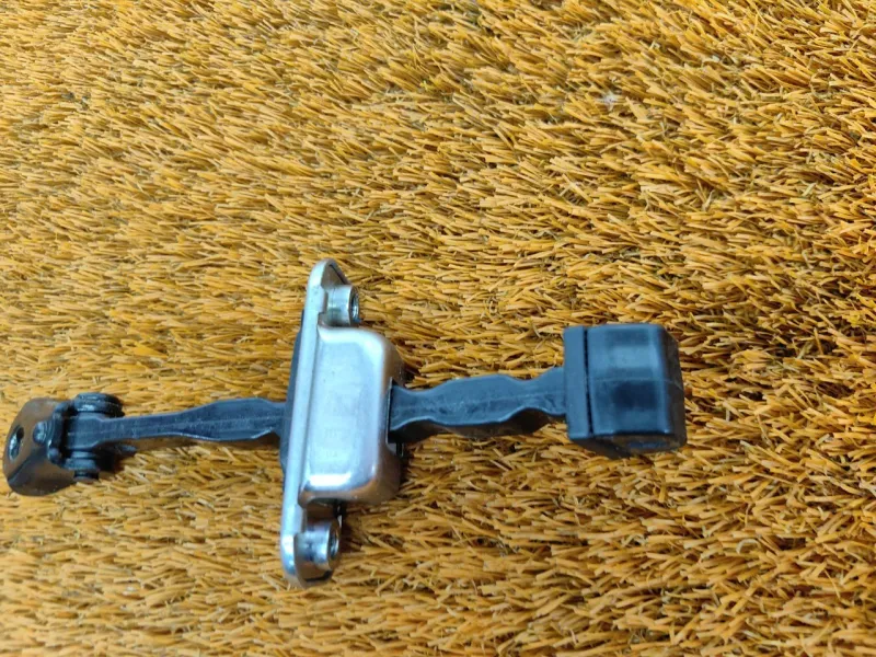 Ограничитель двери