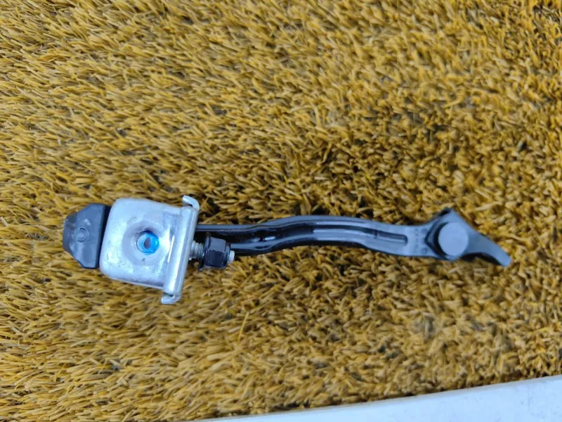 Ограничитель двери