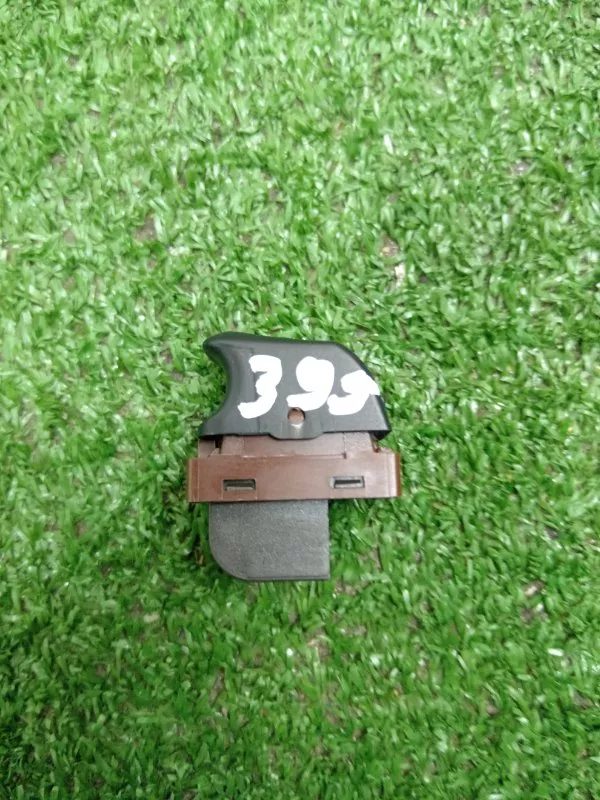 Кнопка открывания багажника