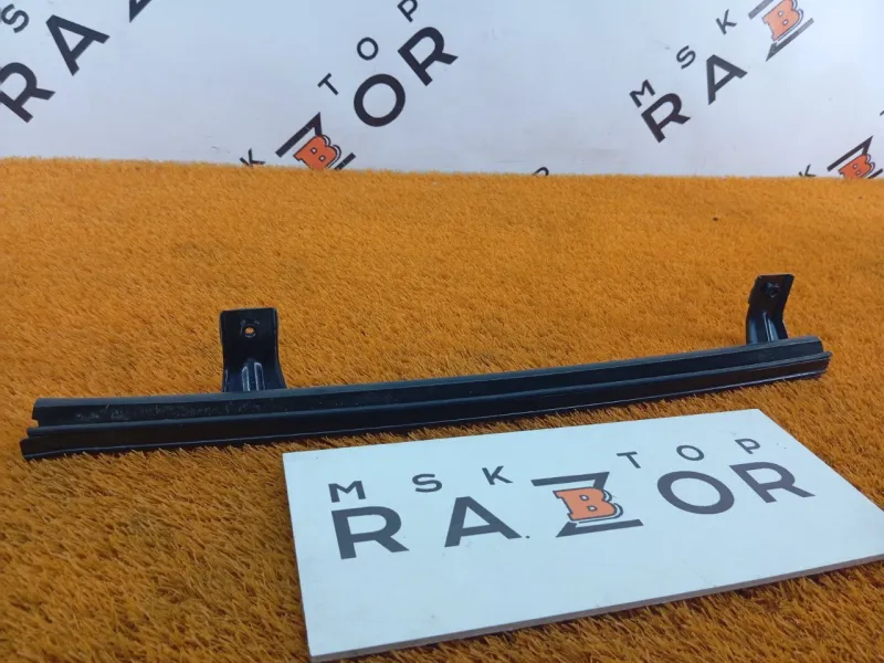 Направляющая стекла двери