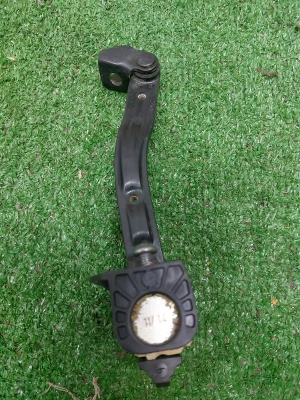 Ограничитель двери